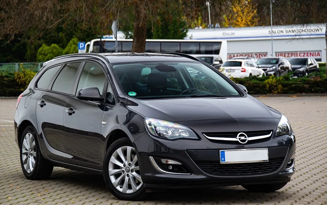 Opel Astra cena 26900 przebieg: 210000, rok produkcji 2013 z Nisko małe 562